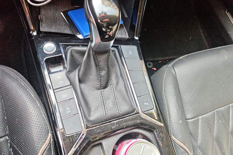 Used Volkswagen Passat 2019 330TSI Luxury Edition China VI Standard Gear Lever