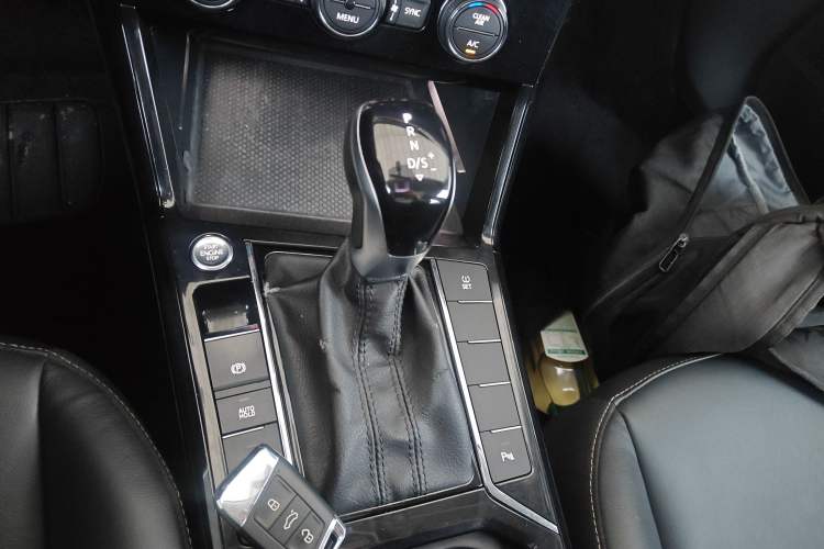 Used Volkswagen Passat 2019 330TSI Elite Edition China V Standard Gear Lever