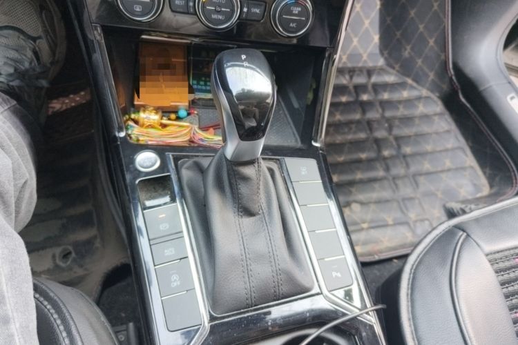 Used Volkswagen Passat 2019 380TSI Luxury Edition China VI Standard Gear Lever