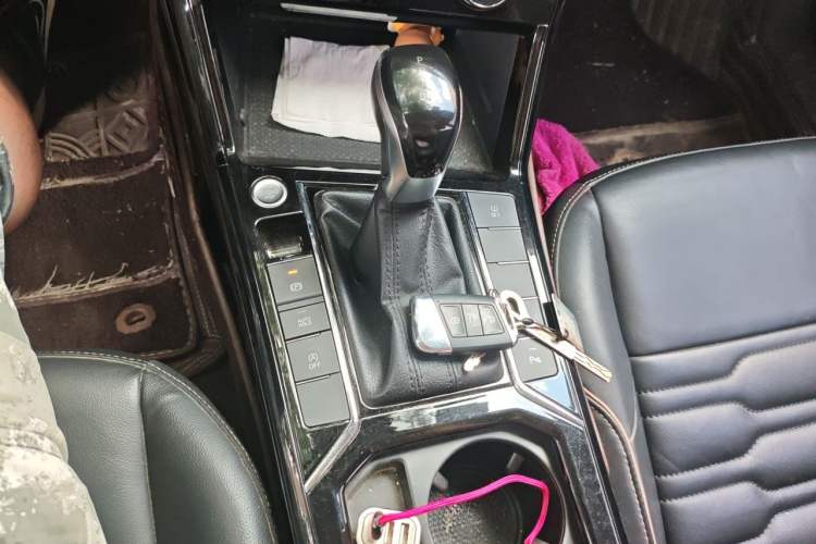Used Volkswagen Passat 2019 330TSI Elite Edition China VI Gear Lever