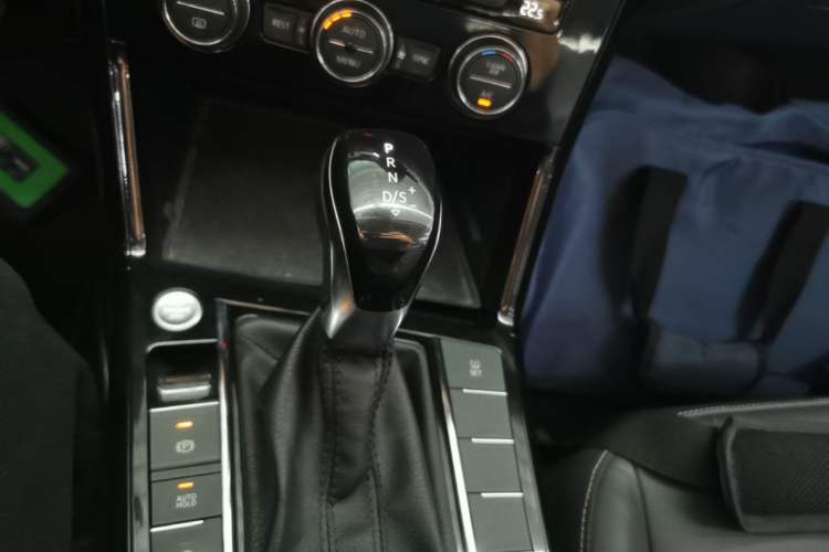 Used Volkswagen Passat 2019 330TSI Elite Edition China VI Gear Lever
