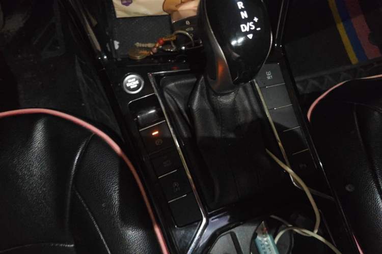 Used Volkswagen Passat 2019 330TSI Elite Edition China VI Gear Lever