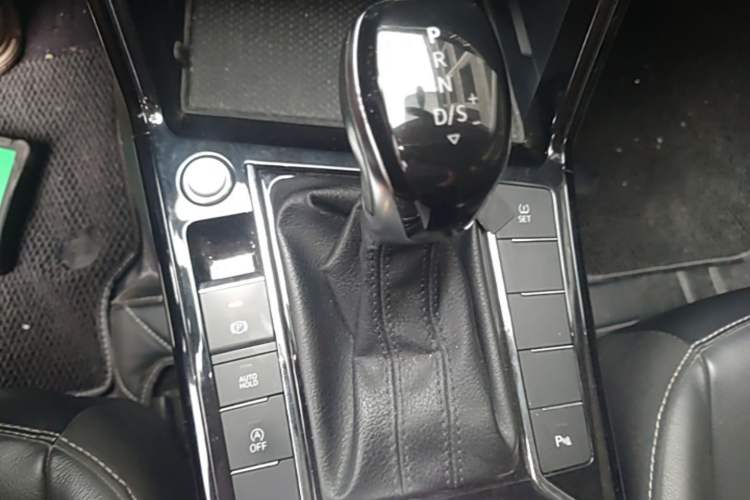 Used Volkswagen Passat 2019 330TSI Elite Edition China VI Gear Lever