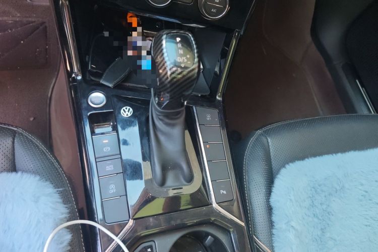 Used Volkswagen Passat 2019 330TSI Luxury Edition China VI Standard Gear Lever