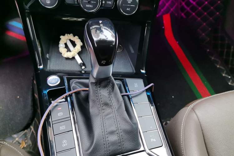 Used Volkswagen Passat 2019 330TSI Elite Edition China VI Gear Lever