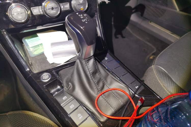 Used Volkswagen Passat 2019 330TSI Luxury Edition China VI Standard Gear Lever