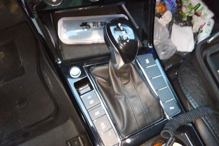 Used Volkswagen Passat 2019 330TSI Luxury Edition China VI Standard Gear Lever