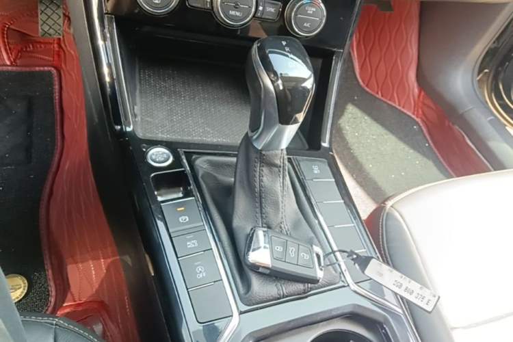 Used Volkswagen Passat 2019 330TSI Elite Edition China VI Gear Lever