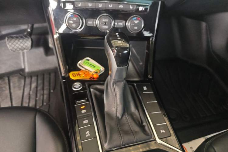 Used Volkswagen Passat 2019 330TSI Elite Edition China V Standard Gear Lever