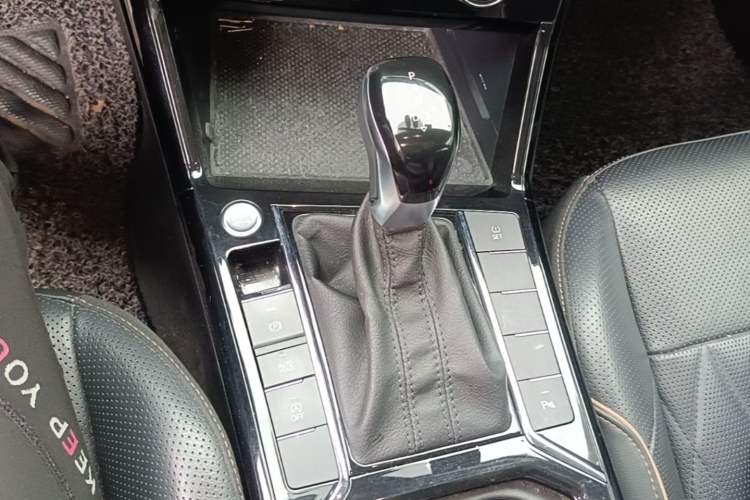 Used Volkswagen Passat 2019 330TSI Luxury Edition China VI Standard Gear Lever