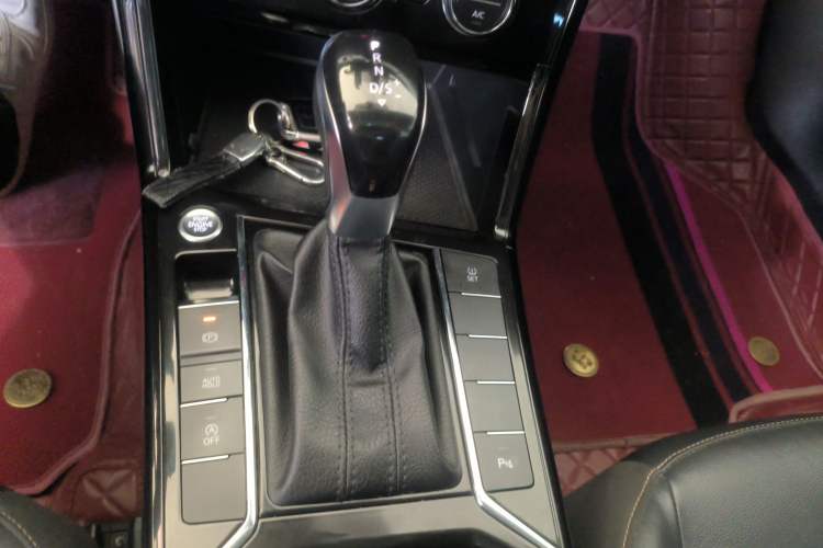 Used Volkswagen Passat 2019 330TSI Elite Edition China VI Gear Lever