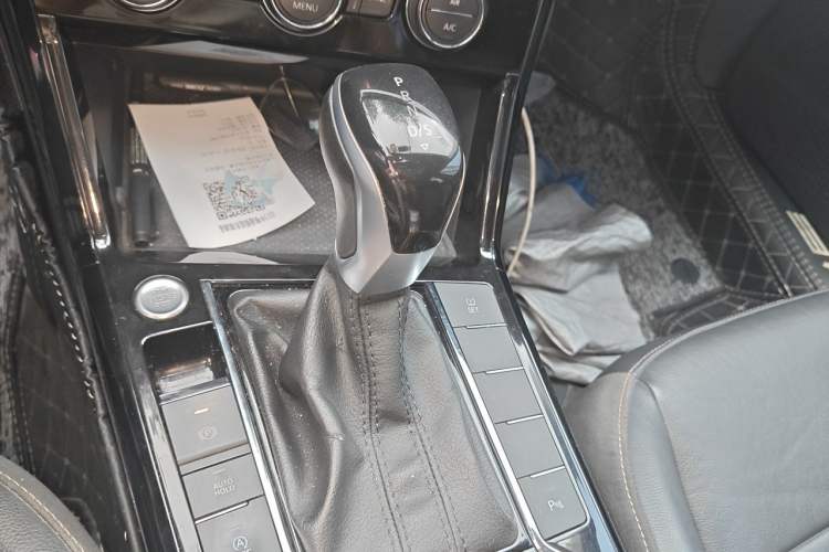 Used Volkswagen Passat 2019 330TSI Elite Edition China VI Gear Lever