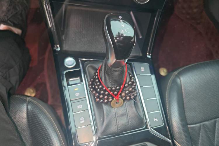 Used Volkswagen Passat 2019 330TSI Luxury Edition China VI Standard Gear Lever