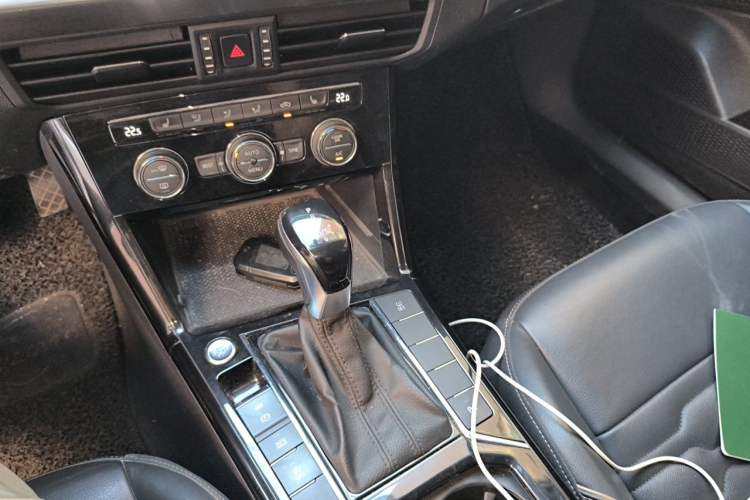 Used Volkswagen Passat 2019 280TSI Elite Edition China VI Standard Gear Lever