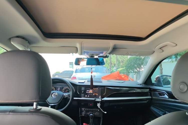 Used Volkswagen Passat 2019 330TSI Elite Edition China VI Headliner