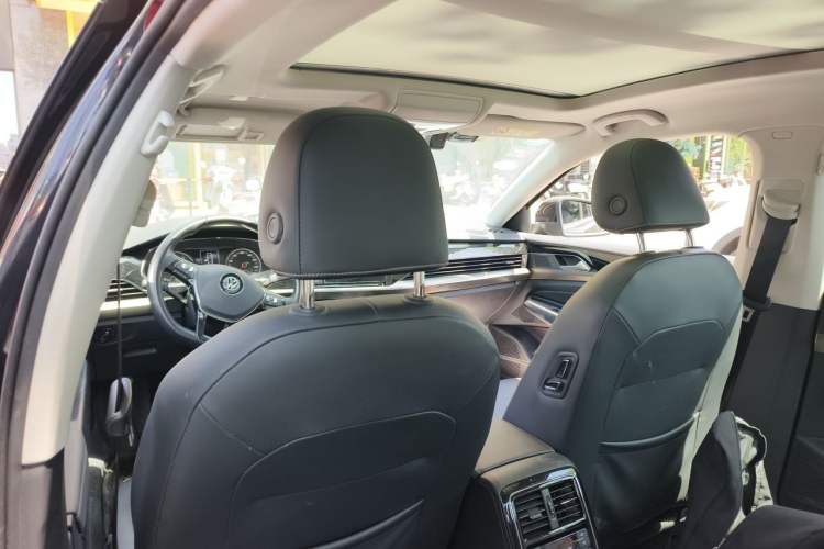 Used Volkswagen Passat 2019 330TSI Elite Edition China VI Headliner