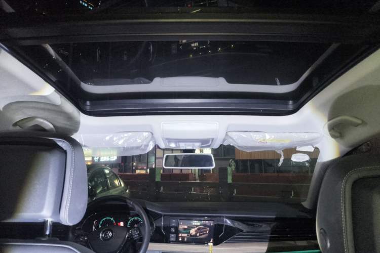 Used Volkswagen Passat 2019 330TSI Luxury Edition China VI Standard Headliner