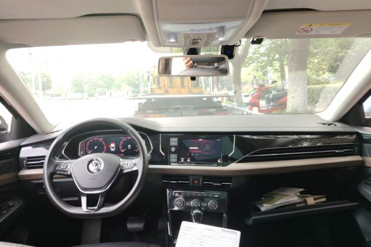 Used Volkswagen Passat 2019 330TSI Luxury Edition China VI Standard Headliner