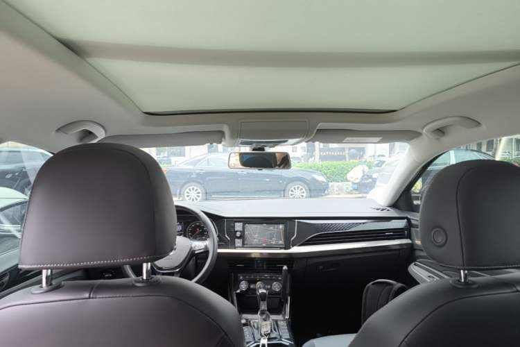 Used Volkswagen Passat 2019 330TSI Elite Edition China VI Headliner