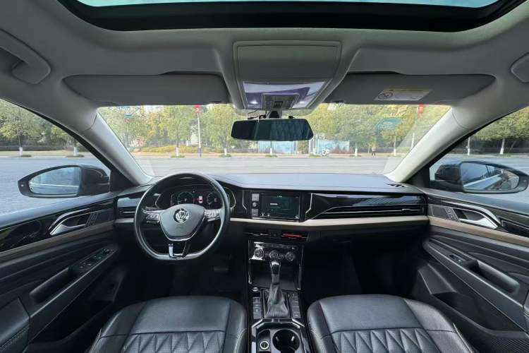 Used Volkswagen Passat 2019 330TSI Elite Edition China VI Headliner