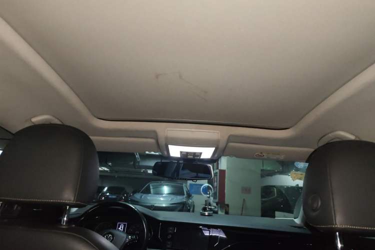 Used Volkswagen Passat 2019 330TSI Elite Edition China VI Headliner