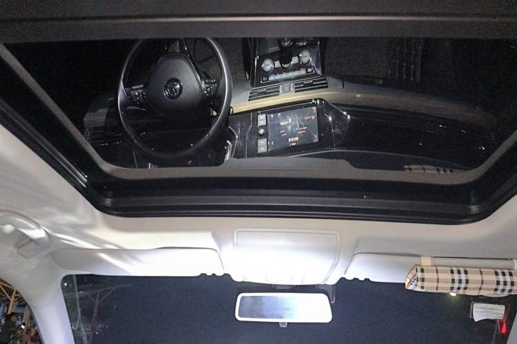 Used Volkswagen Passat 2019 330TSI Luxury Edition China VI Standard Headliner