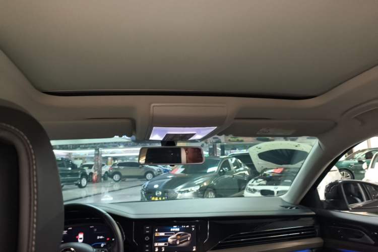 Used Volkswagen Passat 2019 330TSI Luxury Edition China VI Standard Headliner