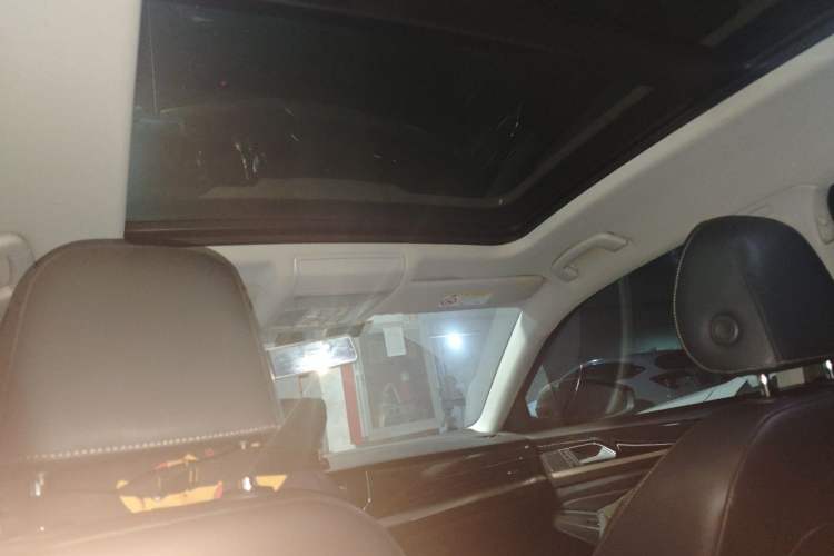 Used Volkswagen Passat 2019 330TSI Elite Edition China VI Headliner