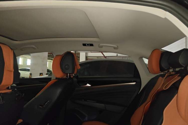 Used Volkswagen Passat 2019 330TSI Elite Edition China VI Headliner