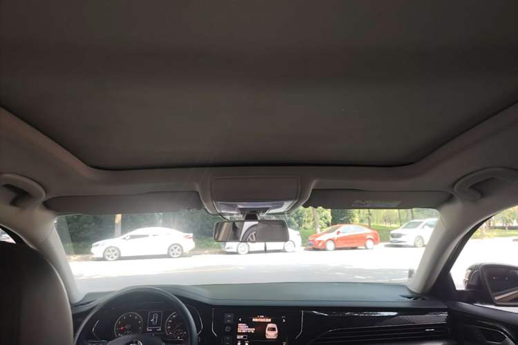 Used Volkswagen Passat 2019 330TSI Elite Edition China VI Headliner