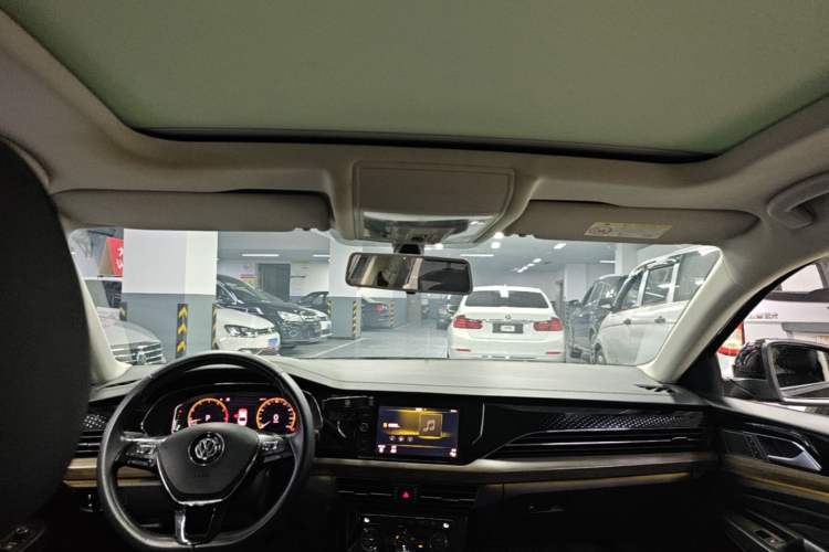 Used Volkswagen Passat 2019 330TSI Luxury Edition China VI Standard Headliner