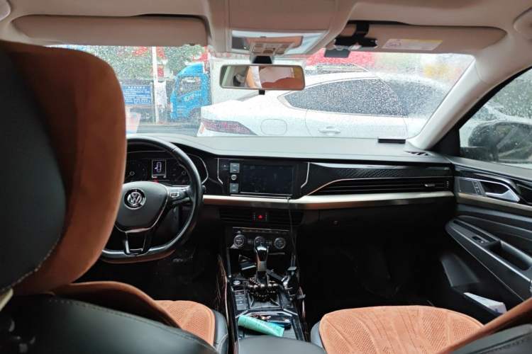 Used Volkswagen Passat 2019 330TSI Elite Edition China VI Headliner