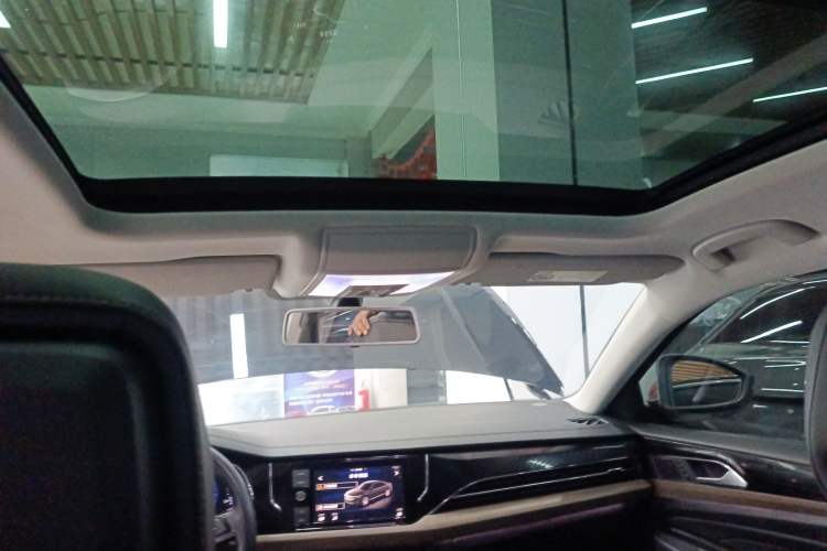 Used Volkswagen Passat 2019 330TSI Luxury Edition China VI Standard Headliner