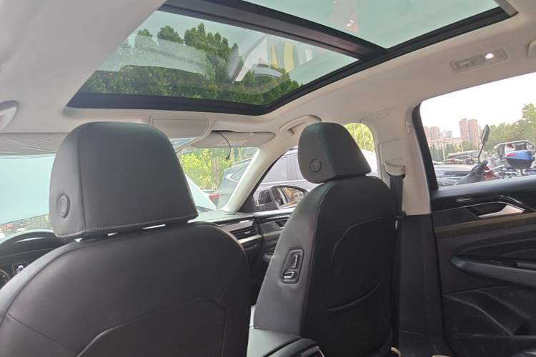 Used Volkswagen Passat 2019 330TSI Elite Edition China VI Headliner
