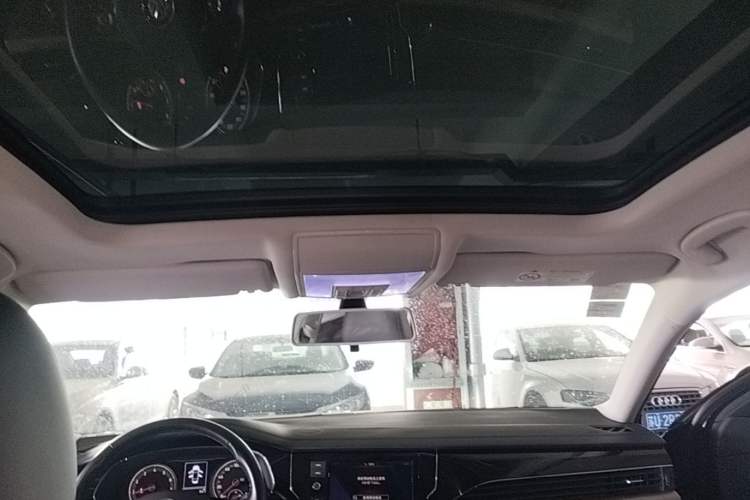 Used Volkswagen Passat 2019 330TSI Elite Edition China VI Headliner
