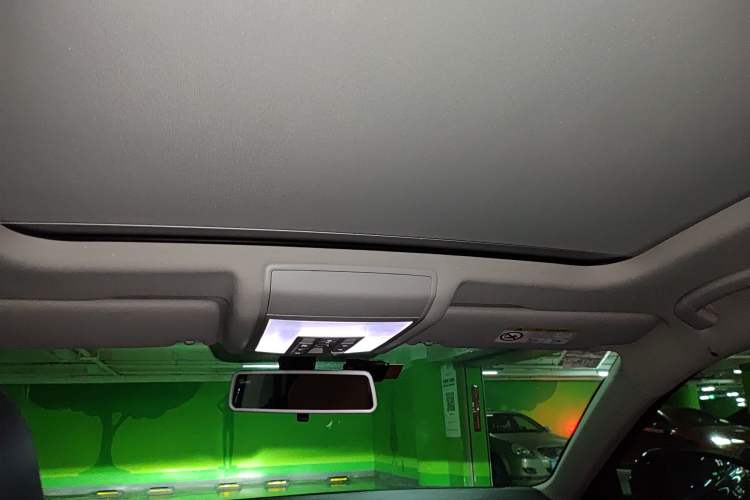 Used Volkswagen Passat 2019 330TSI Luxury Edition China VI Standard Headliner