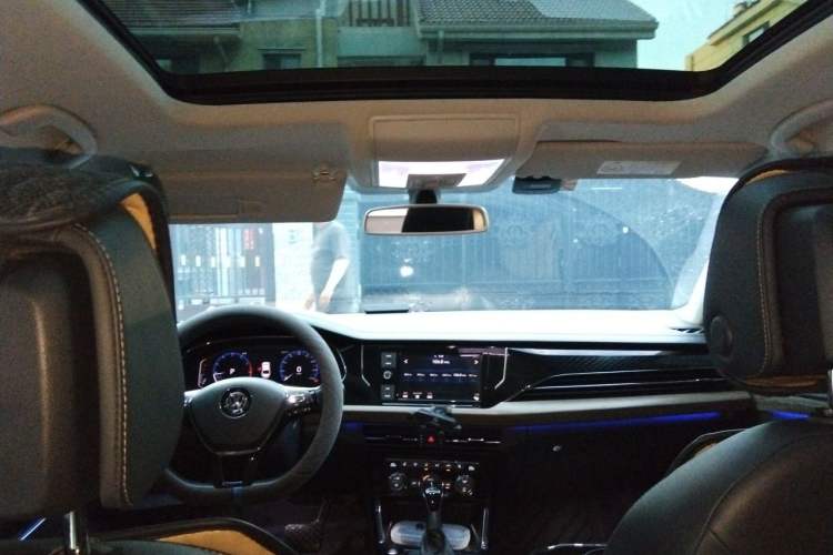 Used Volkswagen Passat 2019 330TSI Luxury Edition China VI Standard Headliner