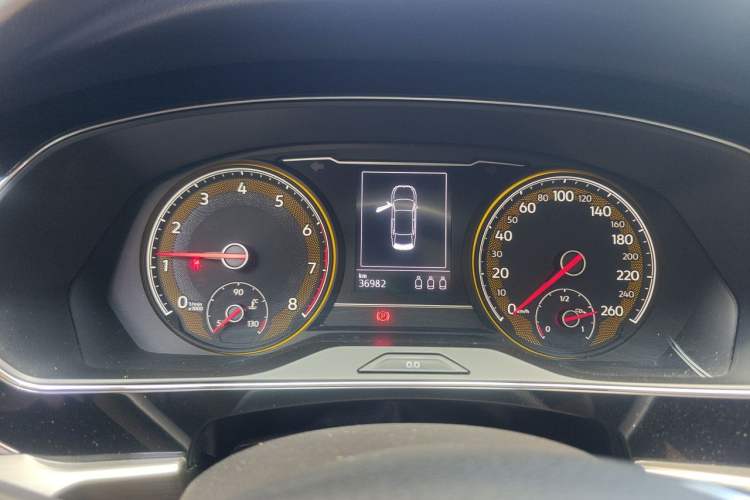 Used Volkswagen Passat 2019 330TSI Elite Edition China VI Instrument Cluster