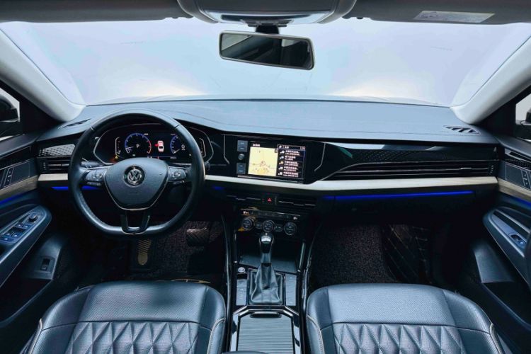 Used Volkswagen Passat 2019 330TSI Luxury Edition China VI Standard Interior 1