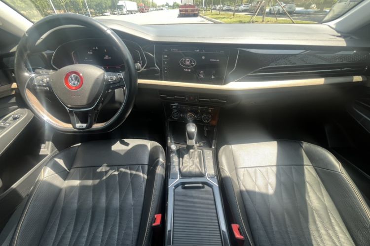 Used Volkswagen Passat 2019 380TSI Prestige Edition China VI Standard Interior 1