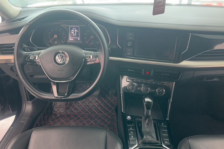 Used Volkswagen Passat 2019 330TSI Elite Edition China VI Interior 1