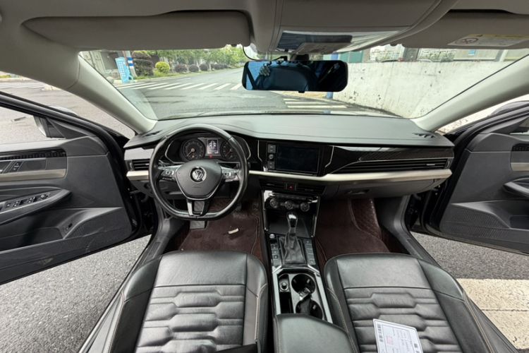 Used Volkswagen Passat 2019 330TSI Elite Edition China VI Interior 1