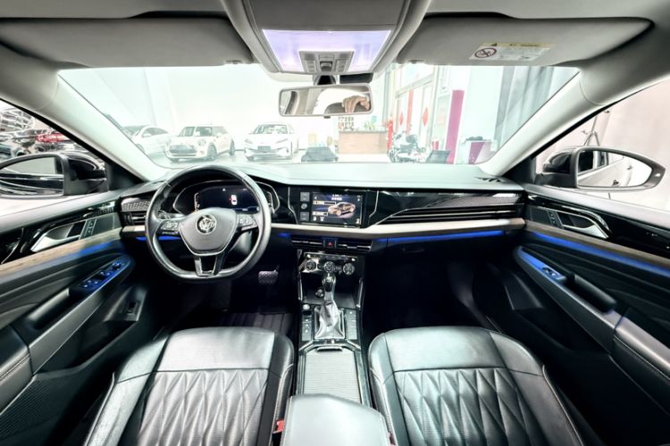Used Volkswagen Passat 2019 330TSI Luxury Edition China VI Standard Interior 1