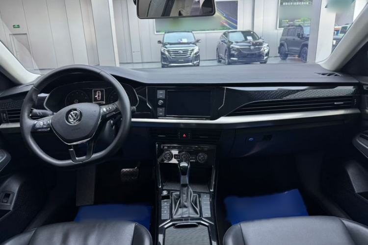 Used Volkswagen Passat 2019 330TSI Elite Edition China VI Interior 1
