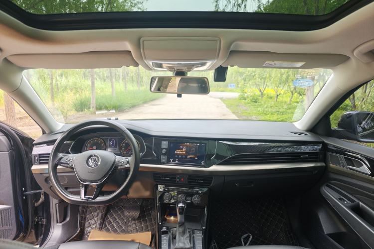 Used Volkswagen Passat 2019 330TSI Elite Edition China VI Interior 1