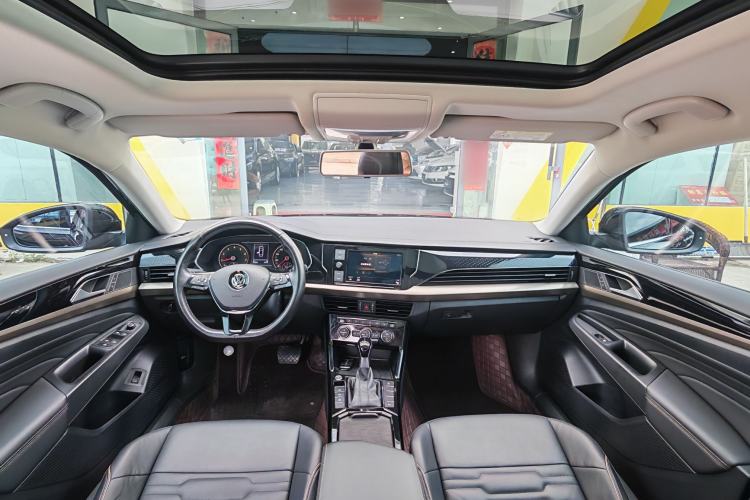 Used Volkswagen Passat 2019 330TSI Elite Edition China VI Interior 1