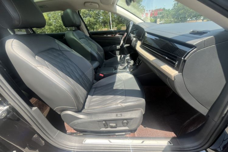 Used Volkswagen Passat 2019 380TSI Prestige Edition China VI Standard Interior 10