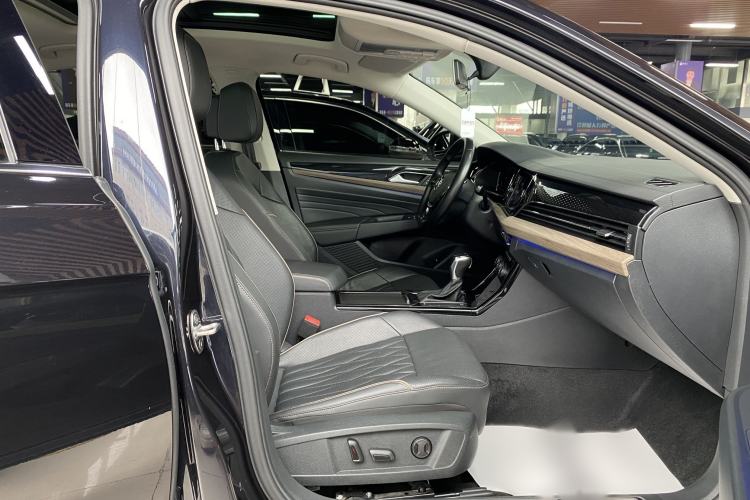 Used Volkswagen Passat 2019 330TSI Luxury Edition China V Standard Interior 11
