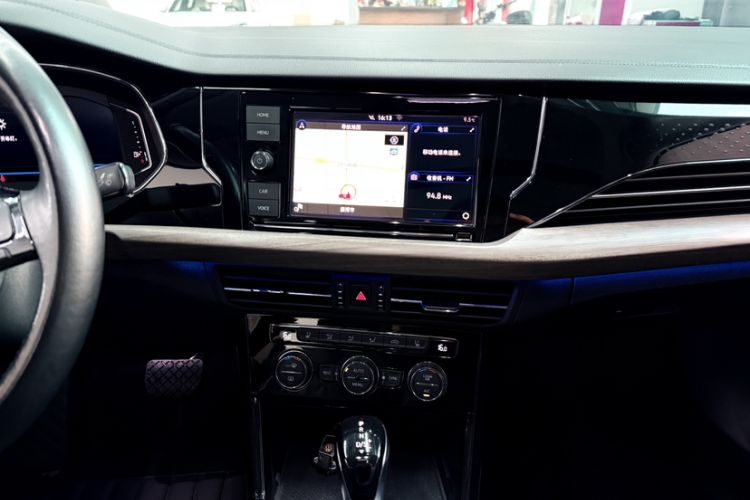 Used Volkswagen Passat 2019 330TSI Luxury Edition China VI Standard Interior 11