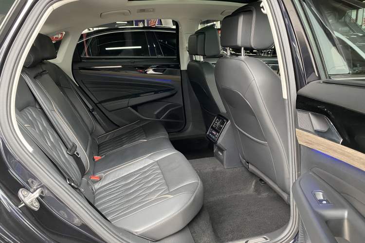 Used Volkswagen Passat 2019 330TSI Luxury Edition China V Standard Interior 12